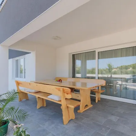 Brand New Mavi With Swimming Pool דראגה