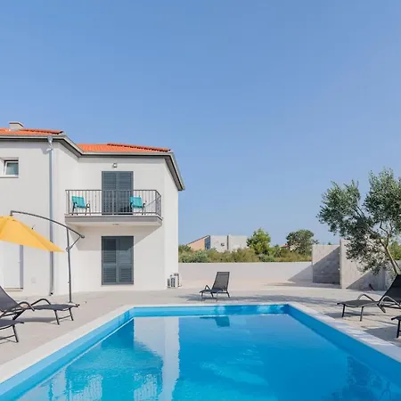 Brand New Mavi With Swimming Pool Willa Drage
