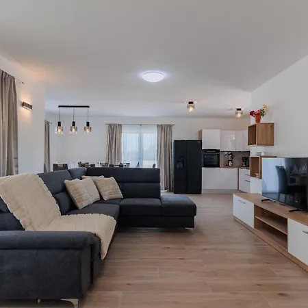 וילה Brand New Mavi With Swimming Pool *