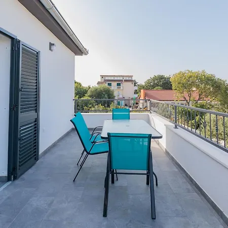 Brand New Mavi With Swimming Pool דראגה